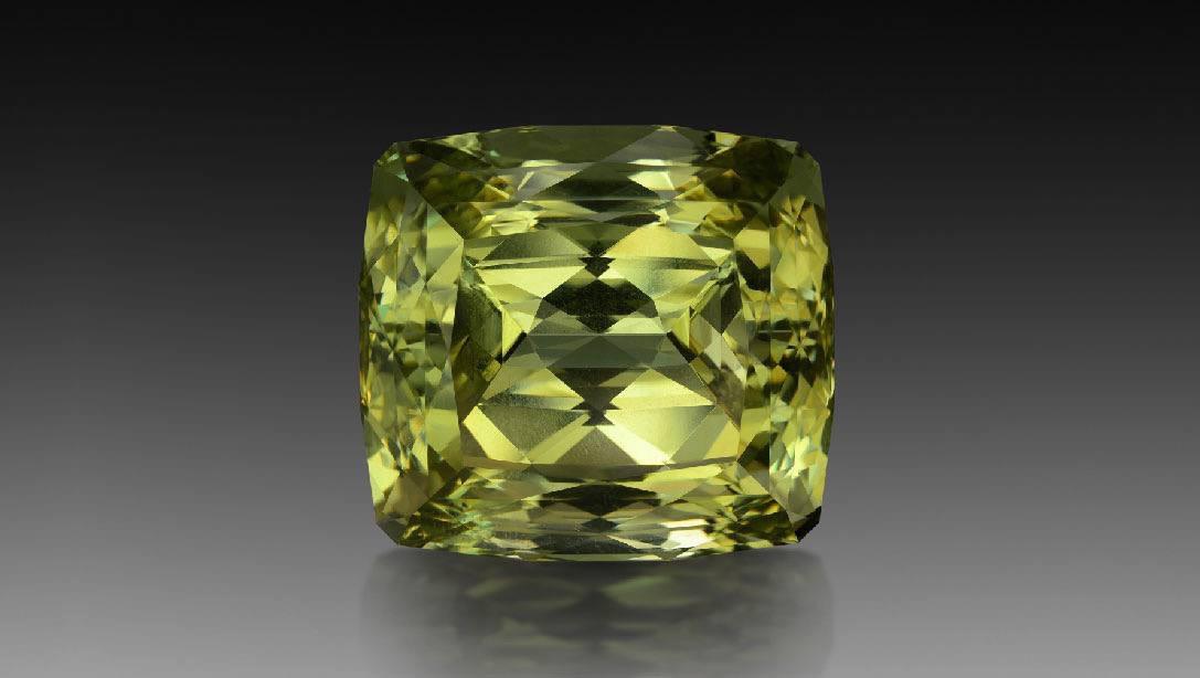 КЮЗ та Volyn Gems презентують виставку ексклюзивного каміння та новий рекорд України