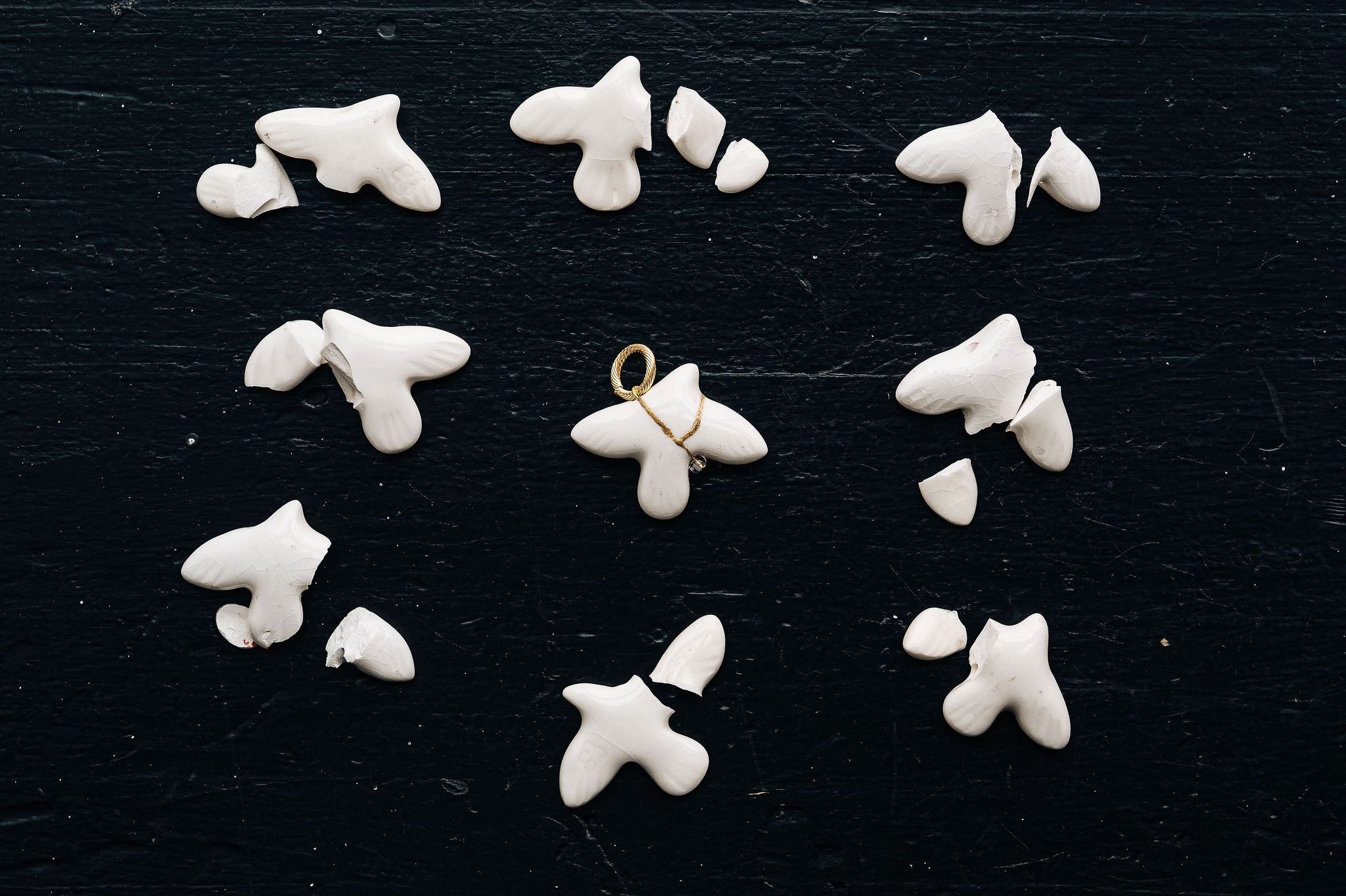 Прикраса-пташка у техніці кінцуґі від проєкту «Ми однієї крові» допоможе лікуванню опіків і рубців